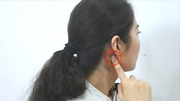 突聋耳后注射位置图图片