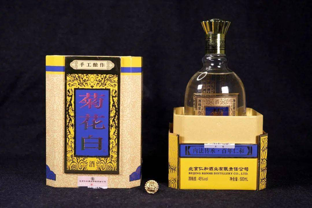 重阳节快到了跟家人一边赏菊一边喝菊花酒这才是最传统的过节方式