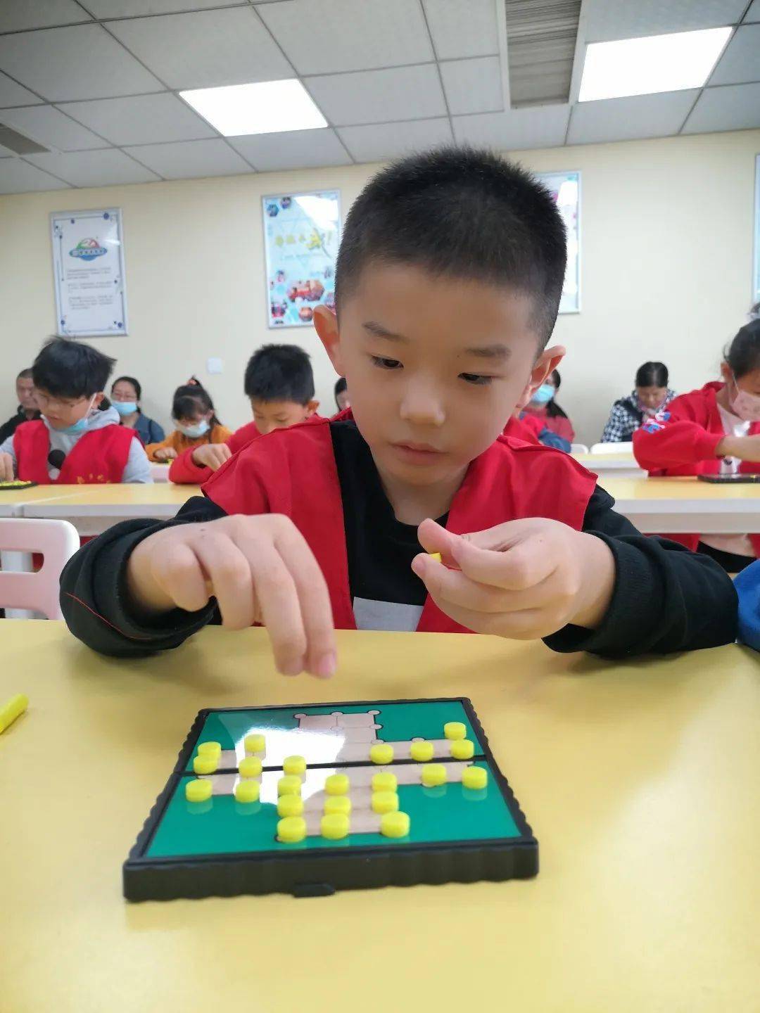 【活动回顾】趣味烧脑游戏——孔明棋