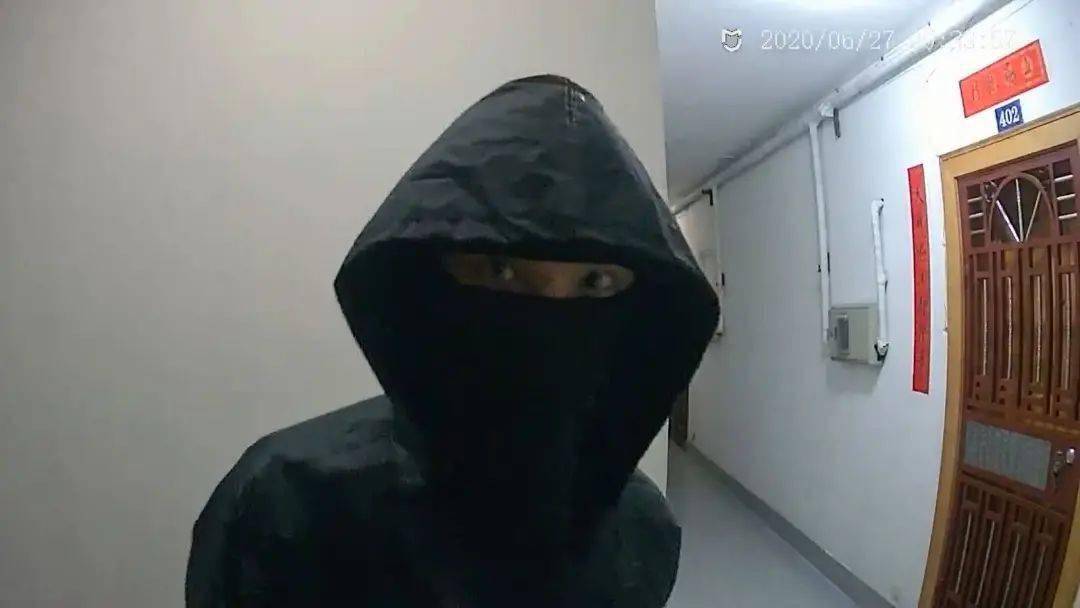 快递小哥蒙面抢劫分文未得获刑十年