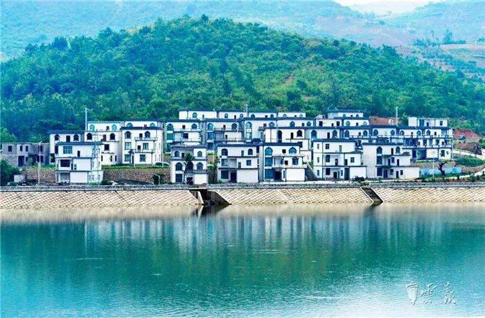 竹园镇位于云南省红河州弥勒市南部,地处珠江水系甸溪河沿岸