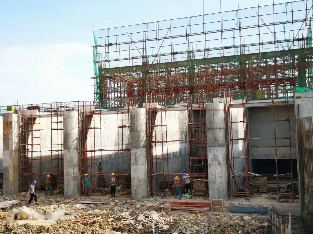 小龙涌水闸重建工程施工现场石碁镇小龙涌与市桥水道交汇处,小龙涌