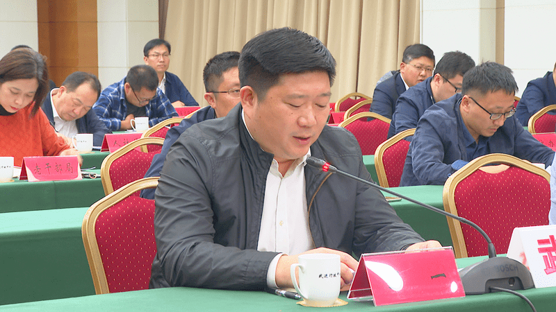 会议,区委副书记丁一作交流发言,区委常委,常务副区长刘志峰参加会议