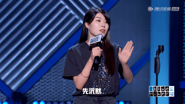 脱口秀线下女演员图片