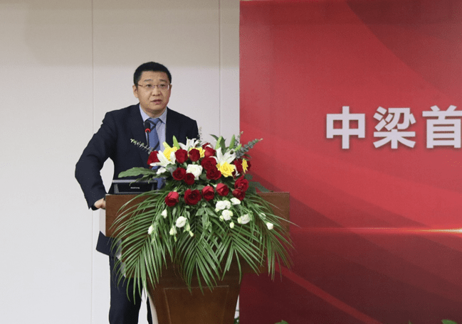 锦旗事件反转:八成业主挽留万科物业