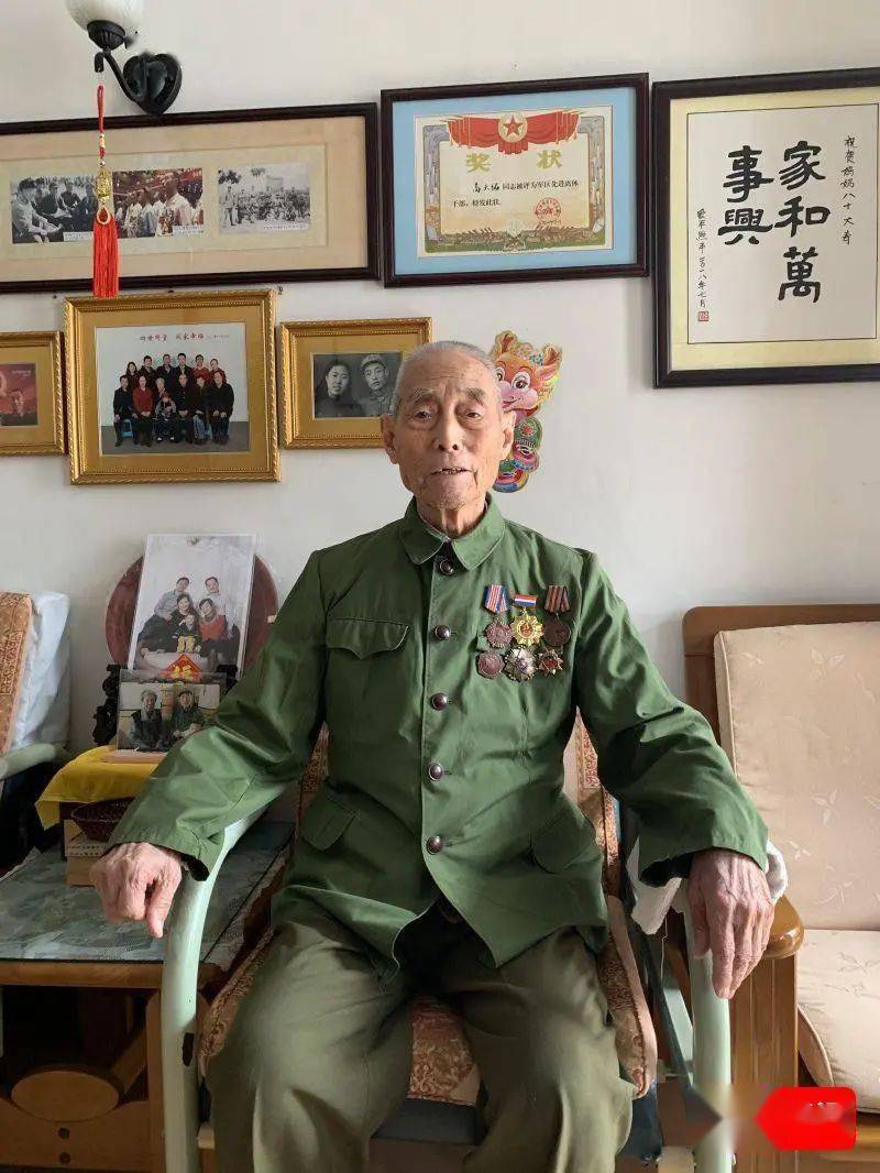 75年前,高天佑入伍,敬出了人生第一个神圣的军礼,随后南征北战.