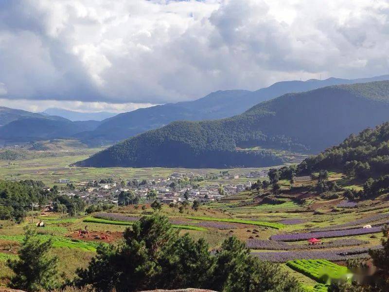 马厂村位于大理州鹤庆县西山,海拔3100米,世居着白族,彝族,纳西族