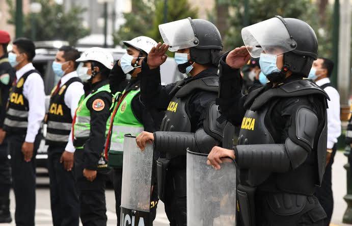 秘鲁逾33万名警务人员感染新冠506人不幸离世