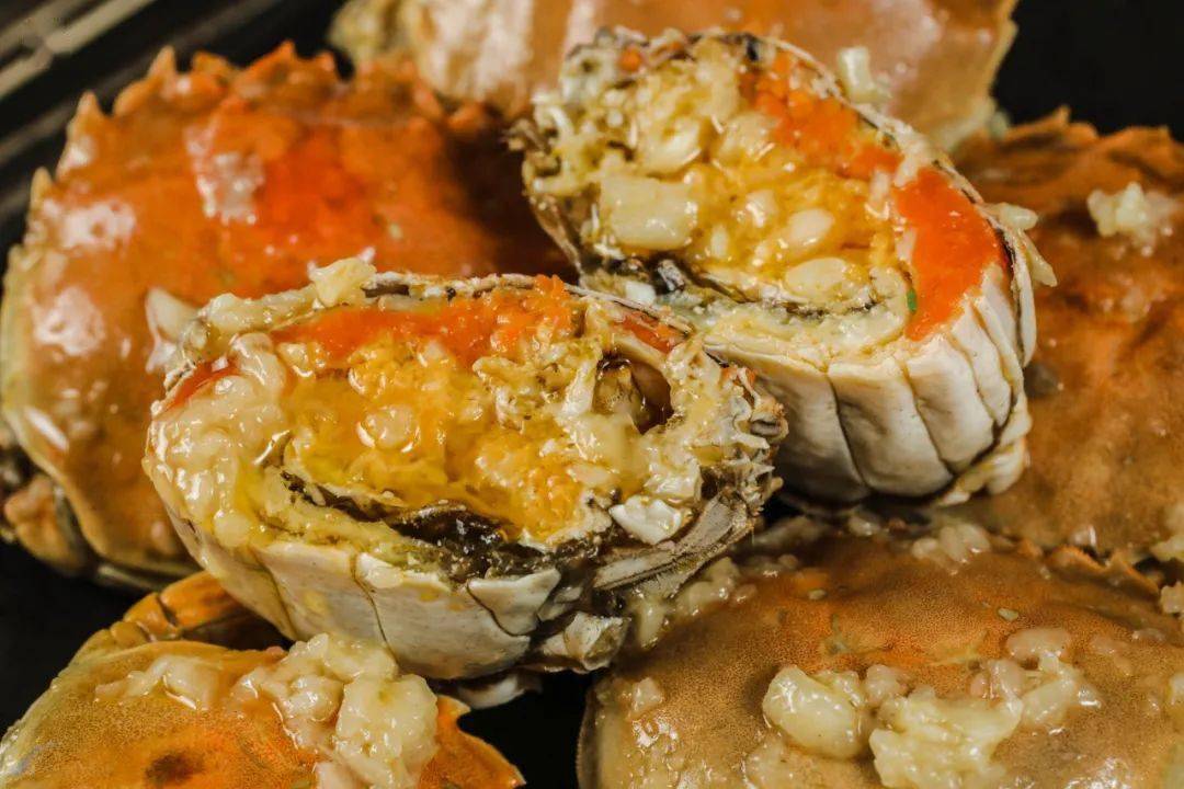 肚子里超多蟹黄的小闸蟹,一口一个吃个爽!_手机搜狐网
