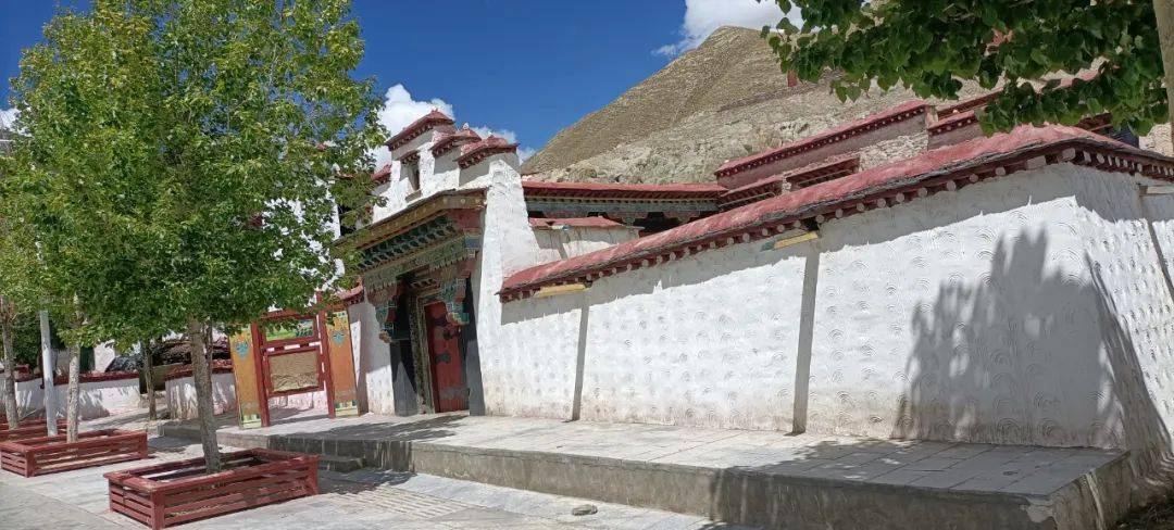 仓央嘉措的情人普通的白房便能看到一座顺着达娃卓玛之路琼结县城5