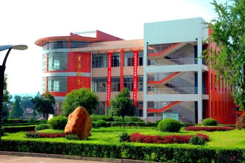 教学楼图书馆科学馆狮山书院遗址 参天古树浏阳三中夙富革命传统,文化