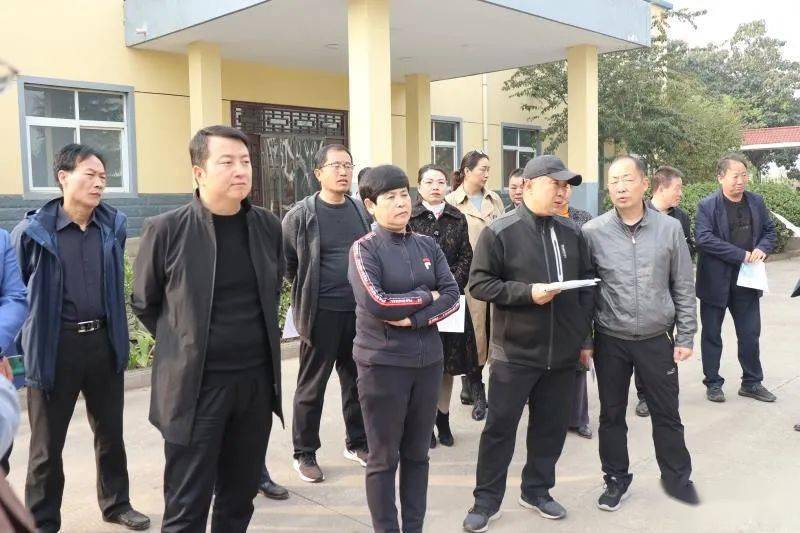 区人大常委会副主任焦雪丽,王保谦,李邦宏参加调研,副区长杜元华陪同