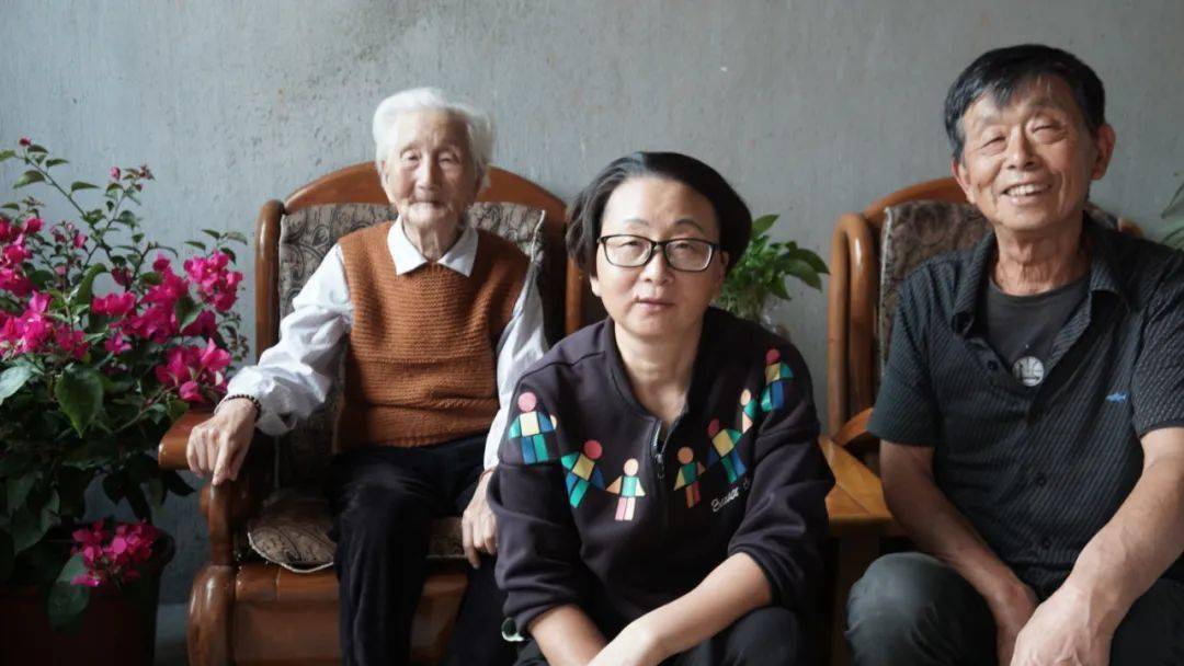 谈及周淑文的长寿秘诀,陈萍表示,一直以来老人家都拥有良好的作息时间