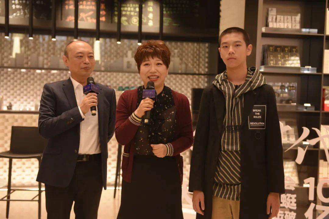 活动现场,河北综合广播《天天天下》栏目主持人重阳,军事专家房兵