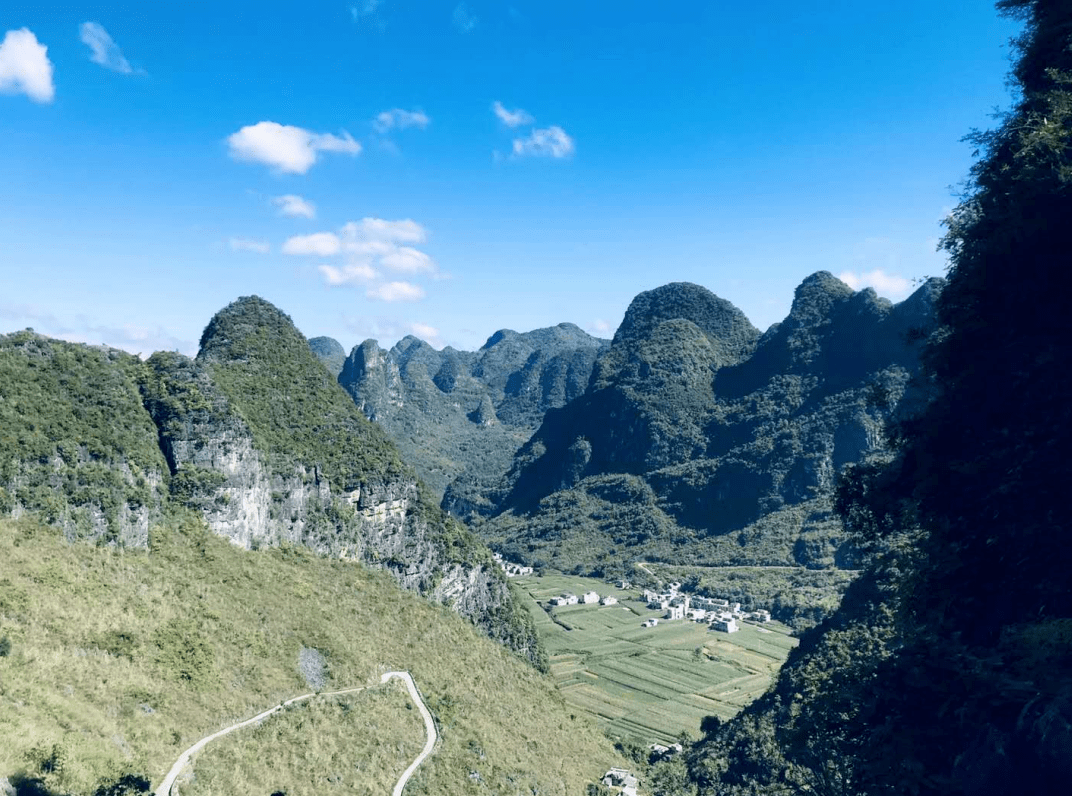 南宁"脱贫蓝"这片蓝天见证了在第一书记蔡宁伟的带领下马山县百龙滩镇