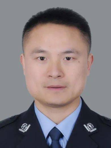 中共党员,2007年9月参加工作,大学文化程度,现任苍南县公安局望里