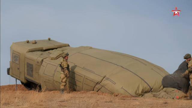 俄军充气假目标两人就搭好空中难辨真假网友快送亚美尼亚