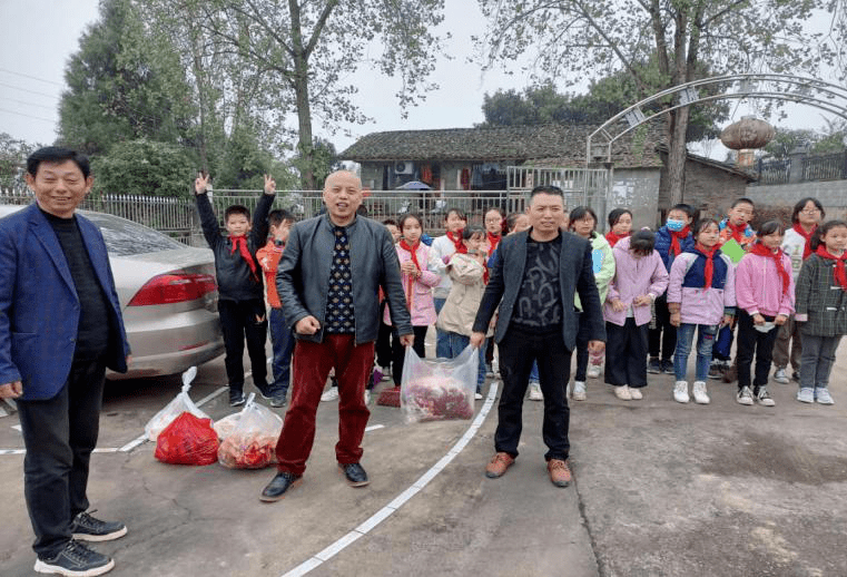 10月22日,值重阳佳节到来之际,南部县