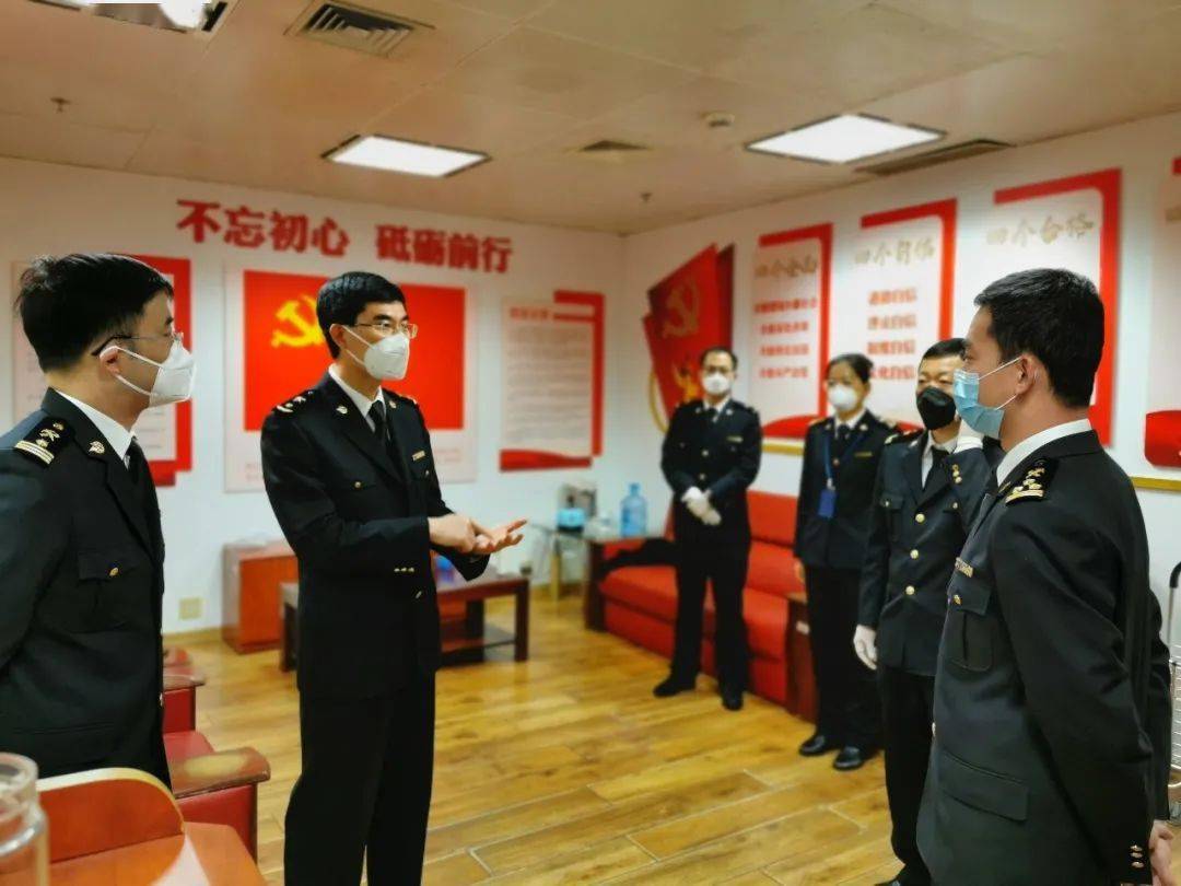 厦门机场海关尽锐出战严守国门