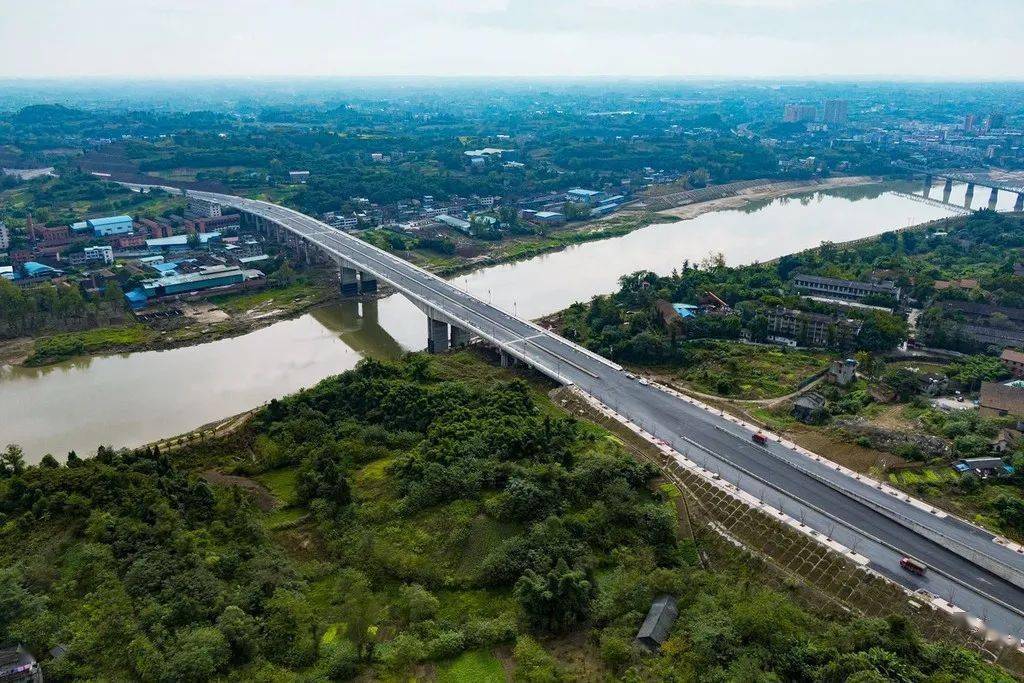 黄荆坝大桥不仅仅是一道跨越沱江的通道,更证实了内江城南新区,椑木两