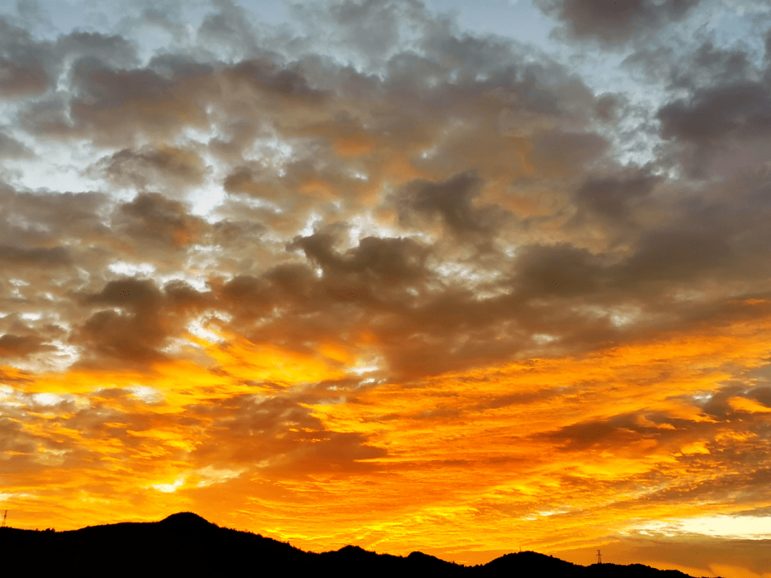 青青图文今早贵阳朝霞彩云漫天如梦似幻哇哇哇ˊo08000102