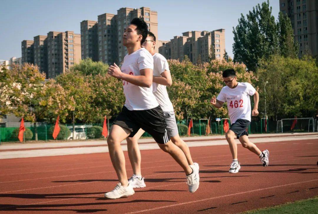 直击校运会现场 | 运动场上奔跑的身影是否使你想起努力的自己?