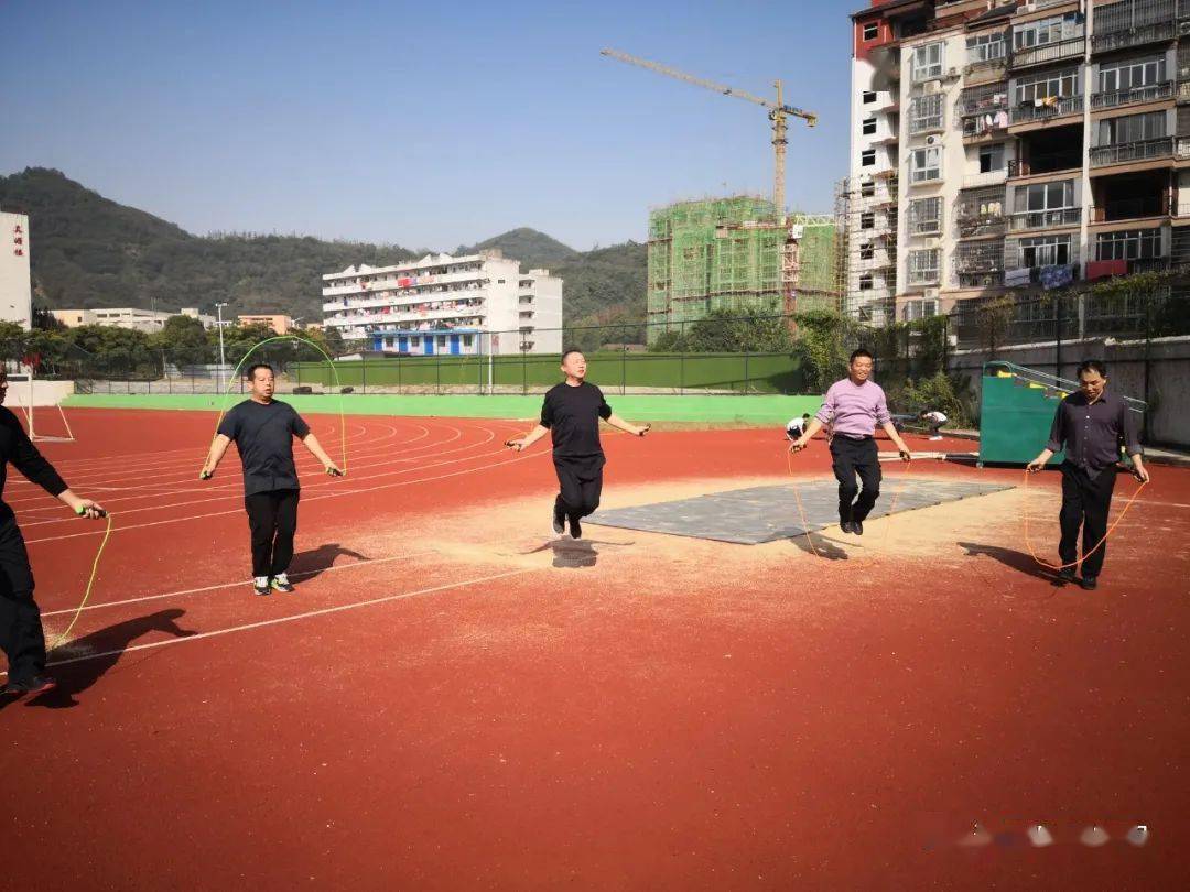 《公安機關人民警察體能達標標準》進行考核,分為男子組和女子組,考核