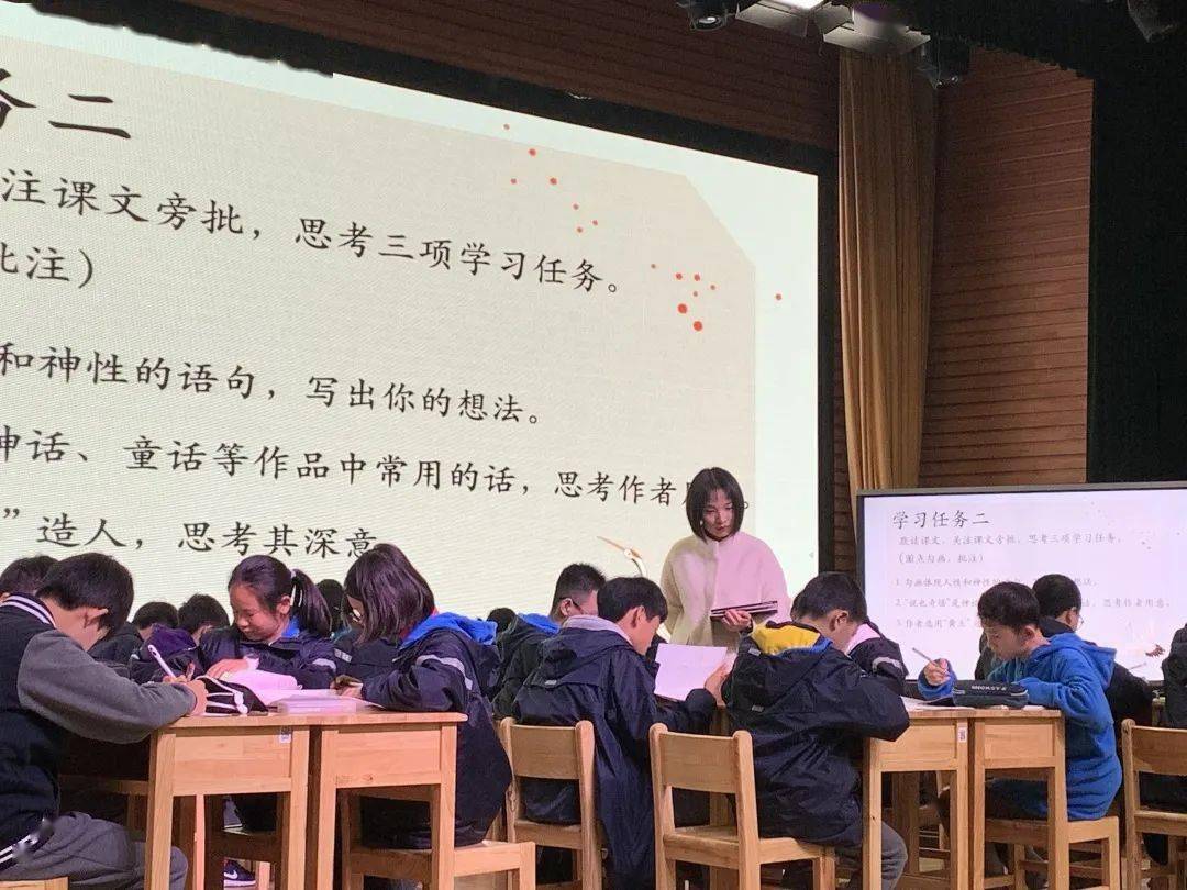 青年榜样潘宁宁以诗为梦的静守以梦为马的狂奔