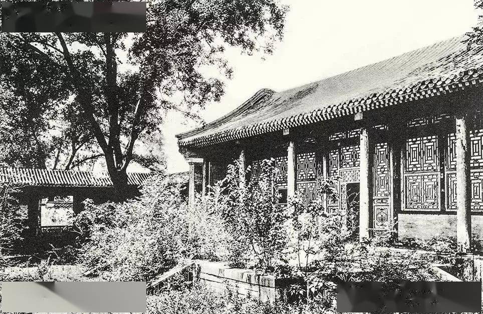 北京醇亲王府的花园长廊,喜仁龙摄.b. 北京郑亲王府来声阁,喜仁龙摄.