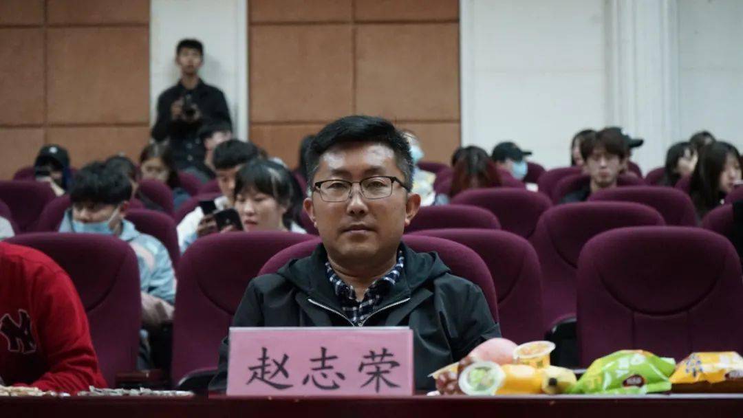 人文艺术学院党委书记,副院长杨占伊,学生教育办公室主任赵志荣