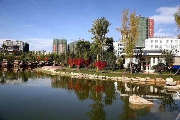 秋高气爽 乌蒙水乡公园呈现出另一种美