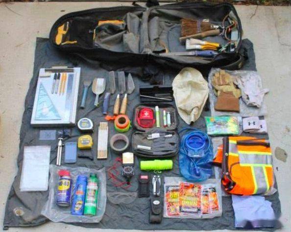 考古工具包(来自:网络)1"你这是要去哪?"考古工地同事小博疑惑地问道.