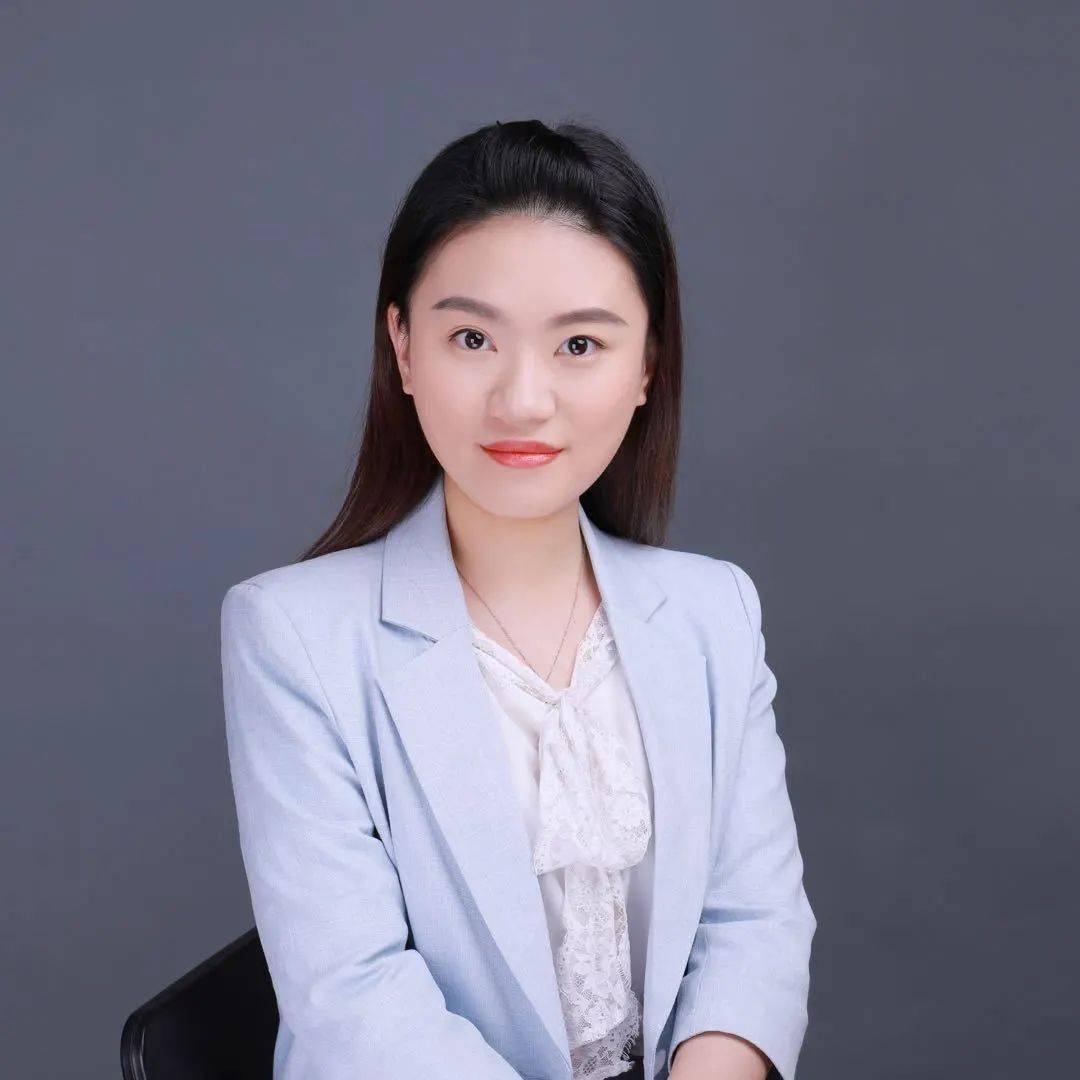 你大概是文创班最神秘的同学之一,霸道女总裁本裁,人不在江湖,江湖却
