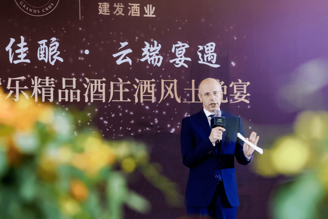 建发酒业董事长王志兵,建发酒业总经理陈旭光,建发酒业副总经理周平