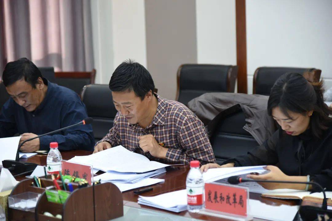 为了进一步加快固定资产投资工作有序推进,10月23日,县政府副县长陈锡