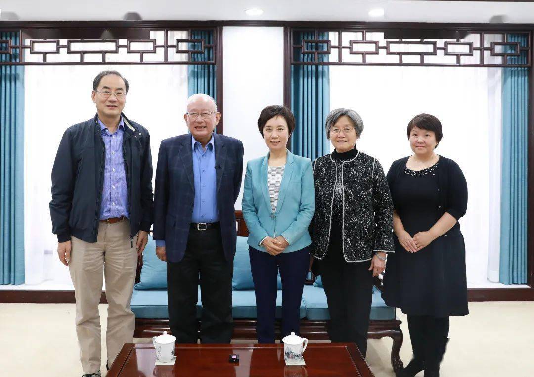 大学是不是就比中学大一点听曹景行讲述复旦的两段历史