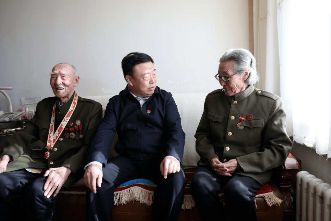 张恩惠奇巴图看望慰问抗美援朝老战士老同志