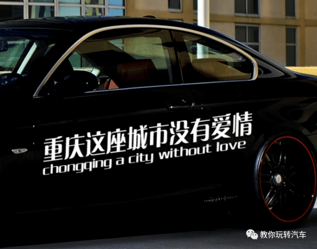 青岛街头一辆思域火了,车上标语让人心酸,路人姐姐:好想把车主揽入怀