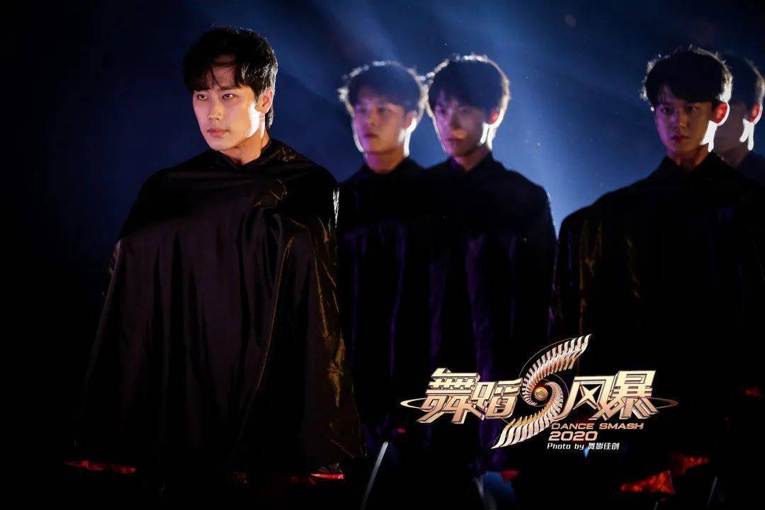 power 6拉丁男团是史无前例的尝试,他们挑战自我的同时,也引领着拉丁