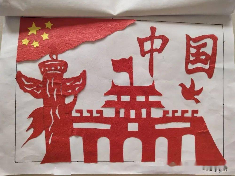 我与祖国共成长我与国旗合影为激发同学们的爱国主义情感,弘扬中华