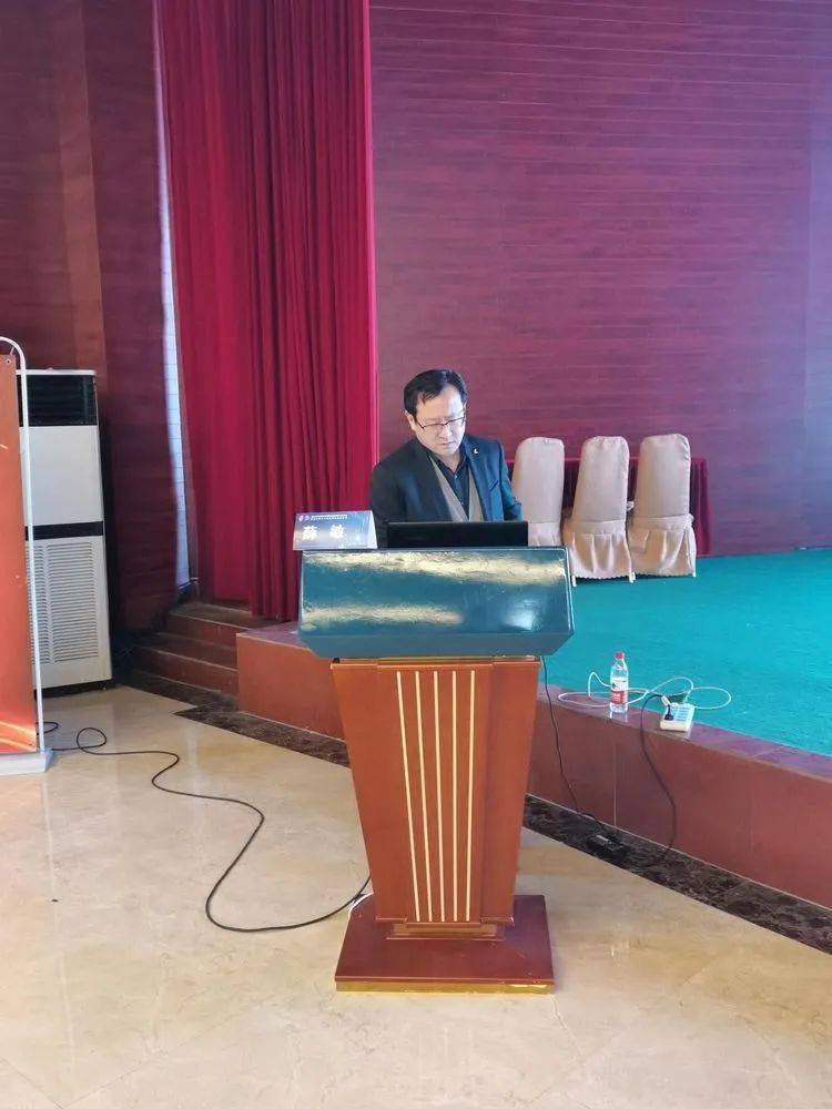 最后,由中国科技大学附属第一医院范西真教授做了《心力衰竭治疗现状