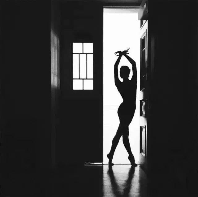 摄影永恒的优雅经典时尚的女性黑白摄影作品每一幅都美得令人心醉