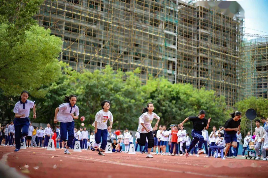 汕头谢易初中学校服图片