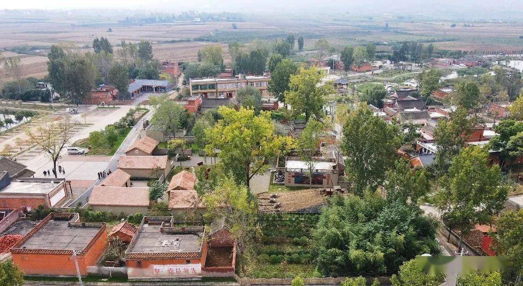 宏福高空玻璃水滑 该项目位于邓州市杏山管理区韩营村(禹山风景区)