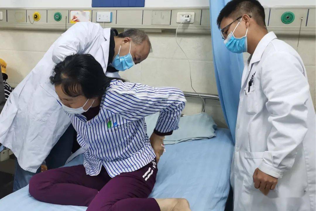 会理首台腰椎间盘突出微创手术成功实施