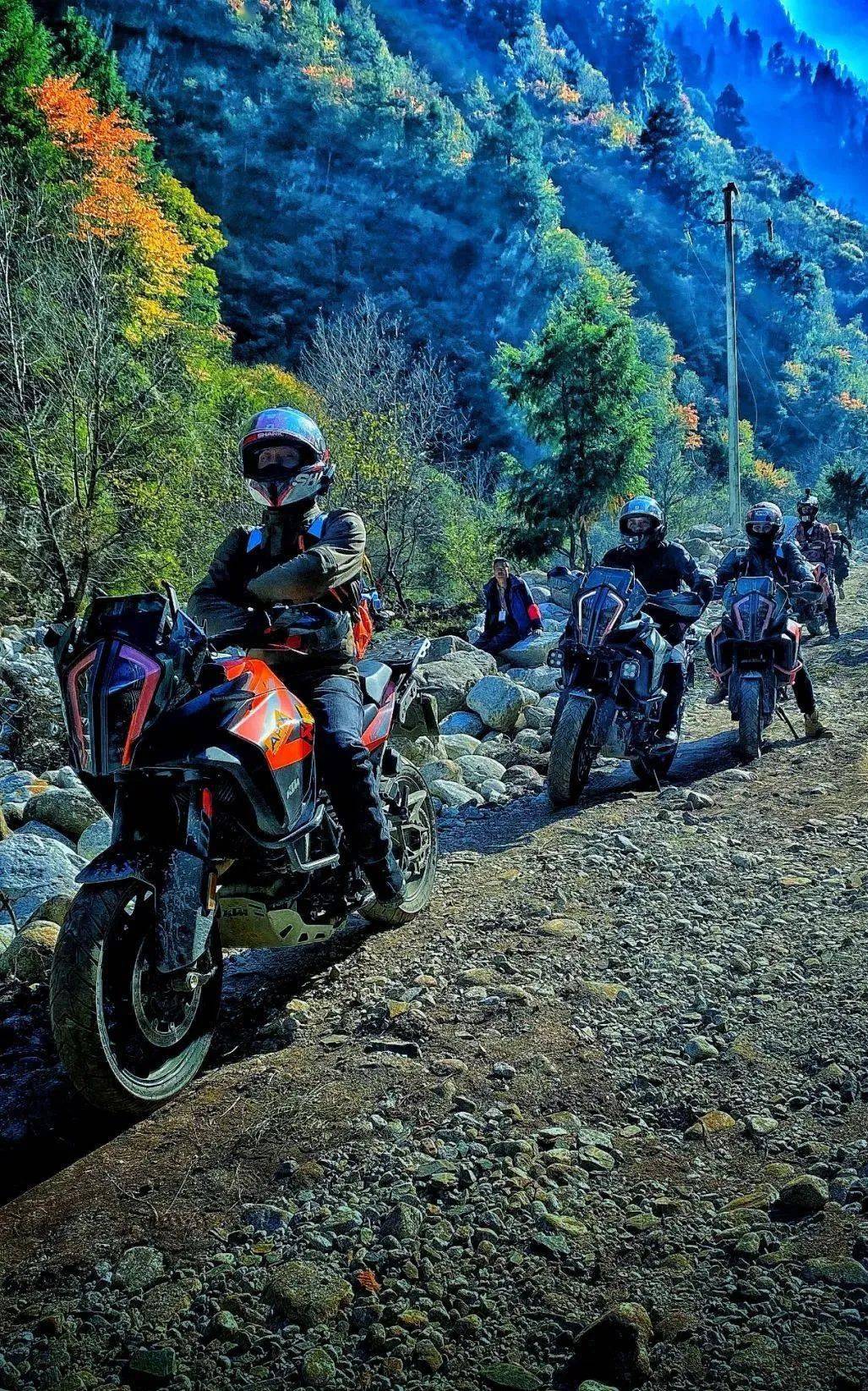 红叶季ktm橙色全路况骑行孟屯河谷耍泥巴精彩回放