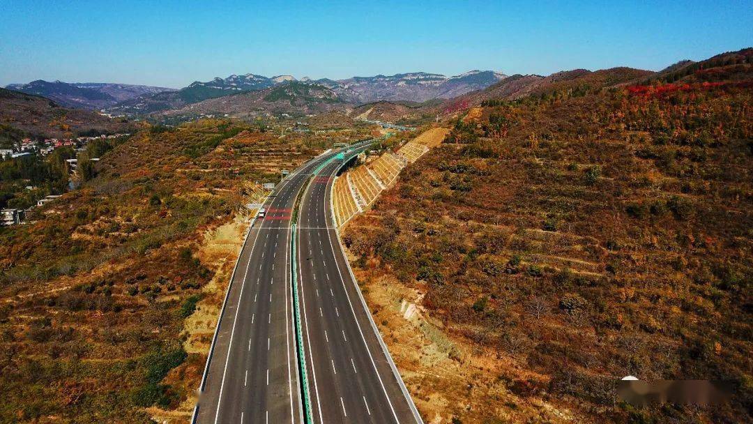 济泰高速正式通车山东最美高速跑起来