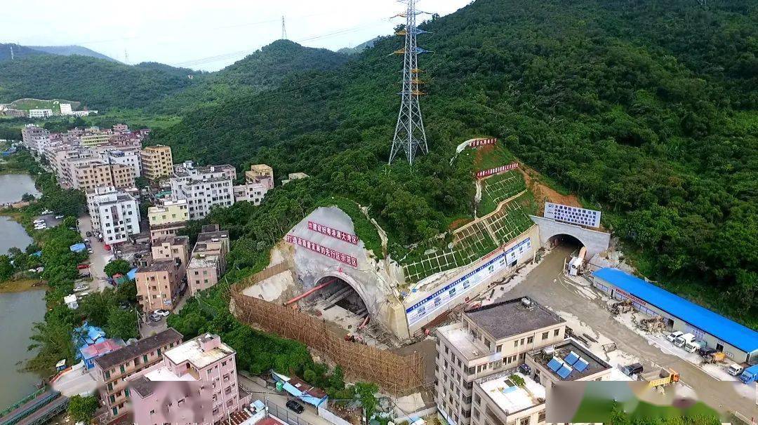 公司承建的黑白面将军山隧道再次被央视主流媒体关注报道