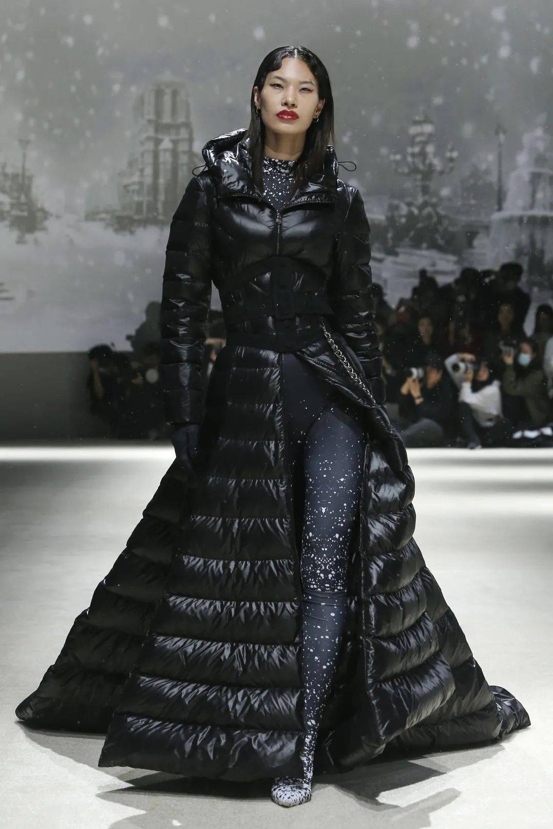 esee军团演绎波司登x高缇耶新一代羽绒服助力品牌全新联名之作