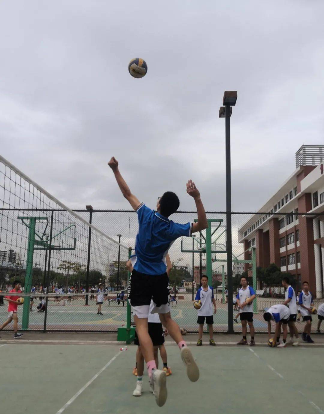 少年,动起来吧!这期体育冬夏令营(广东站)学校活动走进沙田实验中学